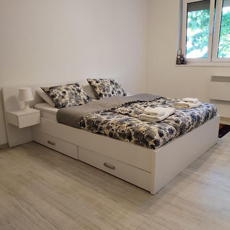 Apartman Milica วรชาซ ภายนอก รูปภาพ