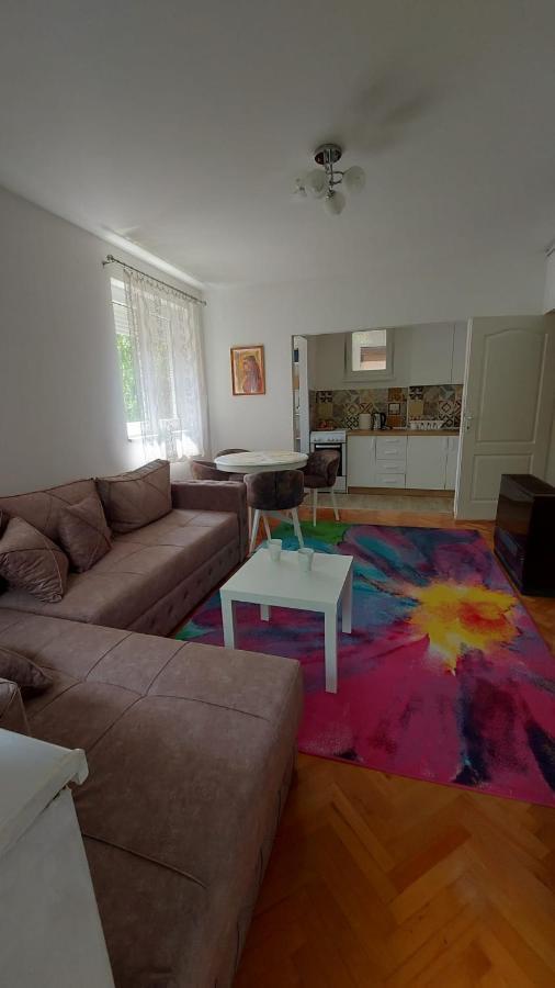 Apartman Milica วรชาซ ภายนอก รูปภาพ